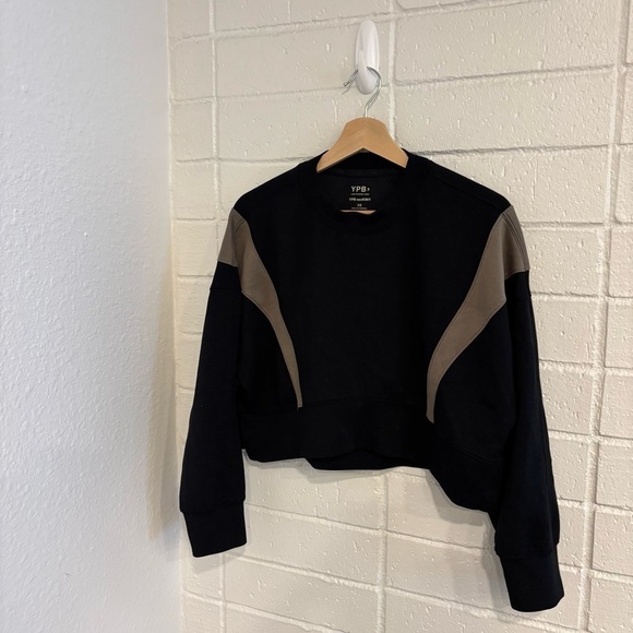 Abercrombie & Fitch YPB NeoKnit Mini Crew in Black - Picture 4 of 6